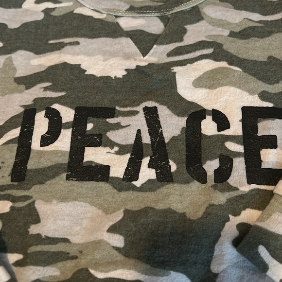 NWOT, Chaser, Boys, Camo “peace“ crewneck pullover, banded wrists/waist - Picture 3 of 5